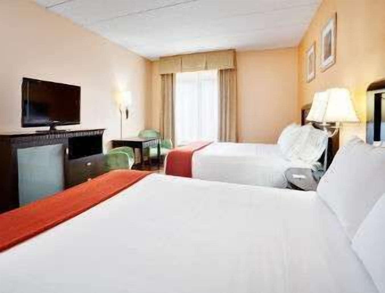 Baymont By Wyndham East Windsor Bradley Airport Hotel Ngoại thất bức ảnh